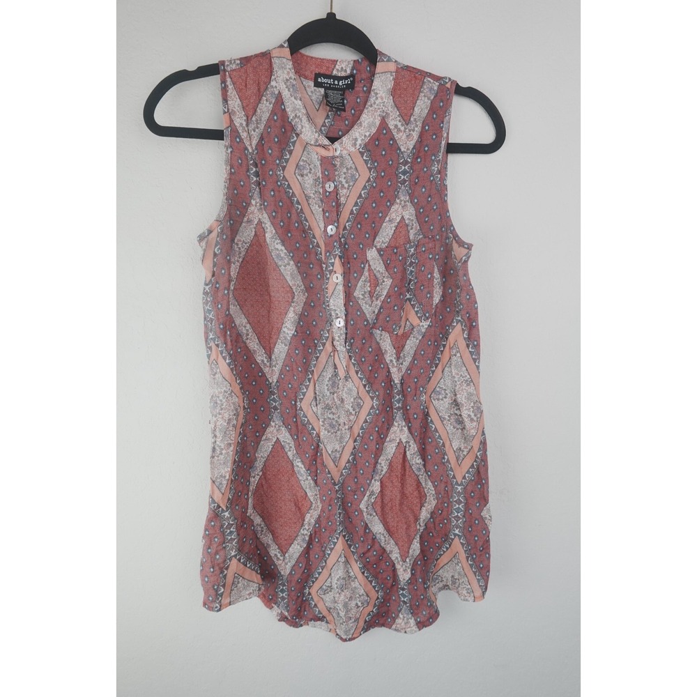 About A Girl Sleeveless Blouse XS Red Tan Boho Aztec Geometric Button Front Tank